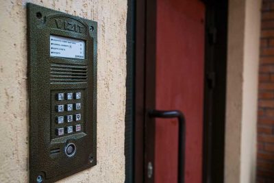 Какой домофон выбрать: аудио или видео? Проводные и беспроводные домофоны